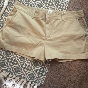 Gap khaki City Shorts size 16